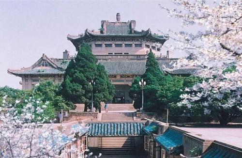 武漢大學(xué)成人高考難嗎有什么考試注意事項(xiàng)？